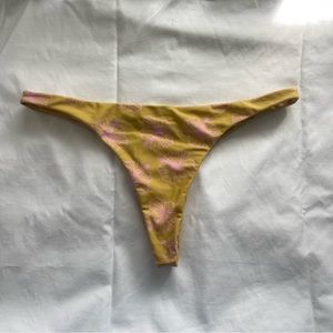 Benoa honey hibiscus Tai